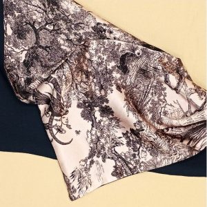 Etole 100% soie imprimée Jungle Rose doublée bleu marine