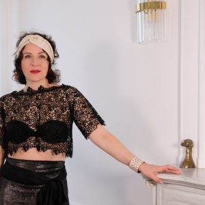 Top noir dentelle en guipure de coton taille M