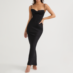 Robe longue et corset intégré noire avec col bénitier